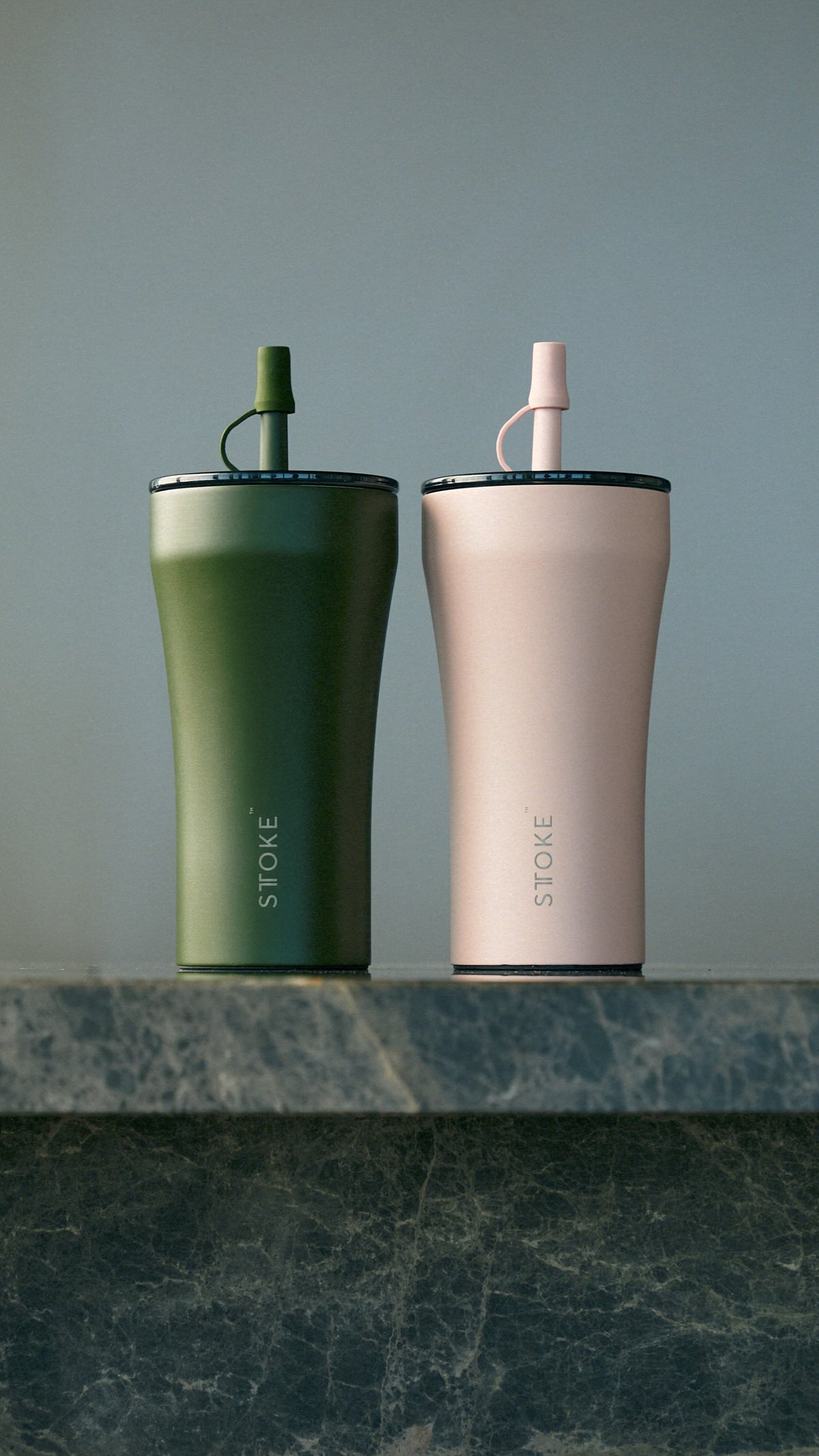 STTOKE 20oz ivy green blossom pink lifestyle photograph